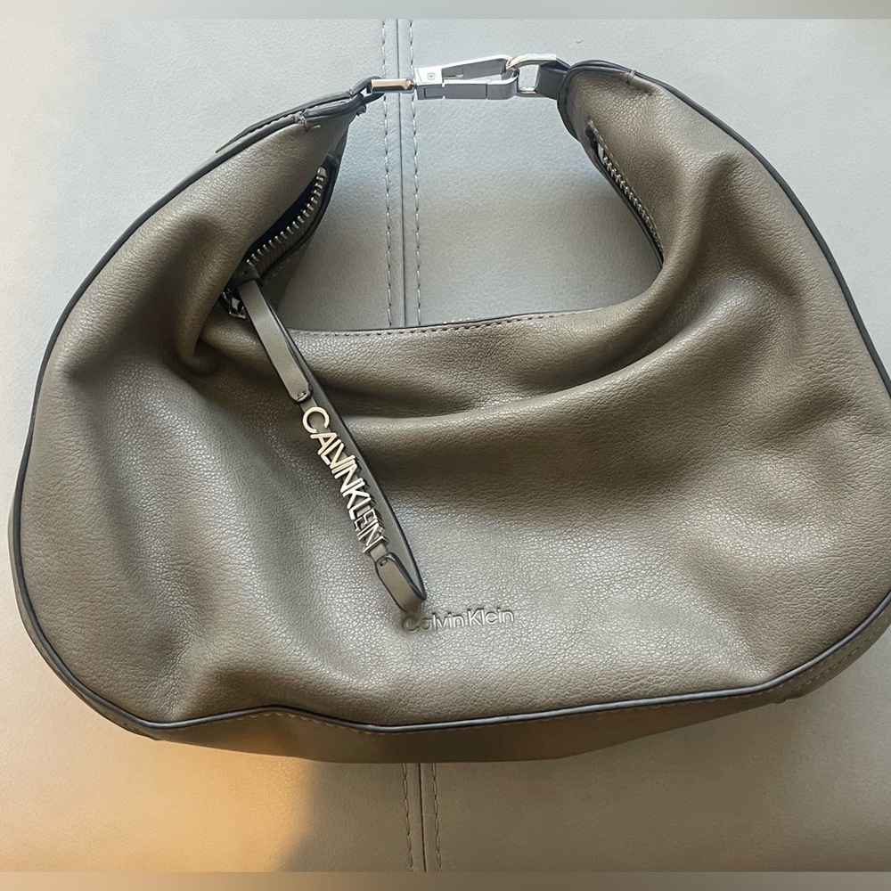 Calvin Klein Clay Large Top Zipper
Convertible Crossbody Bag